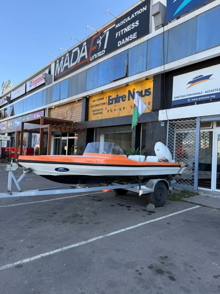 Bateau de 4,80 m type Speed boat